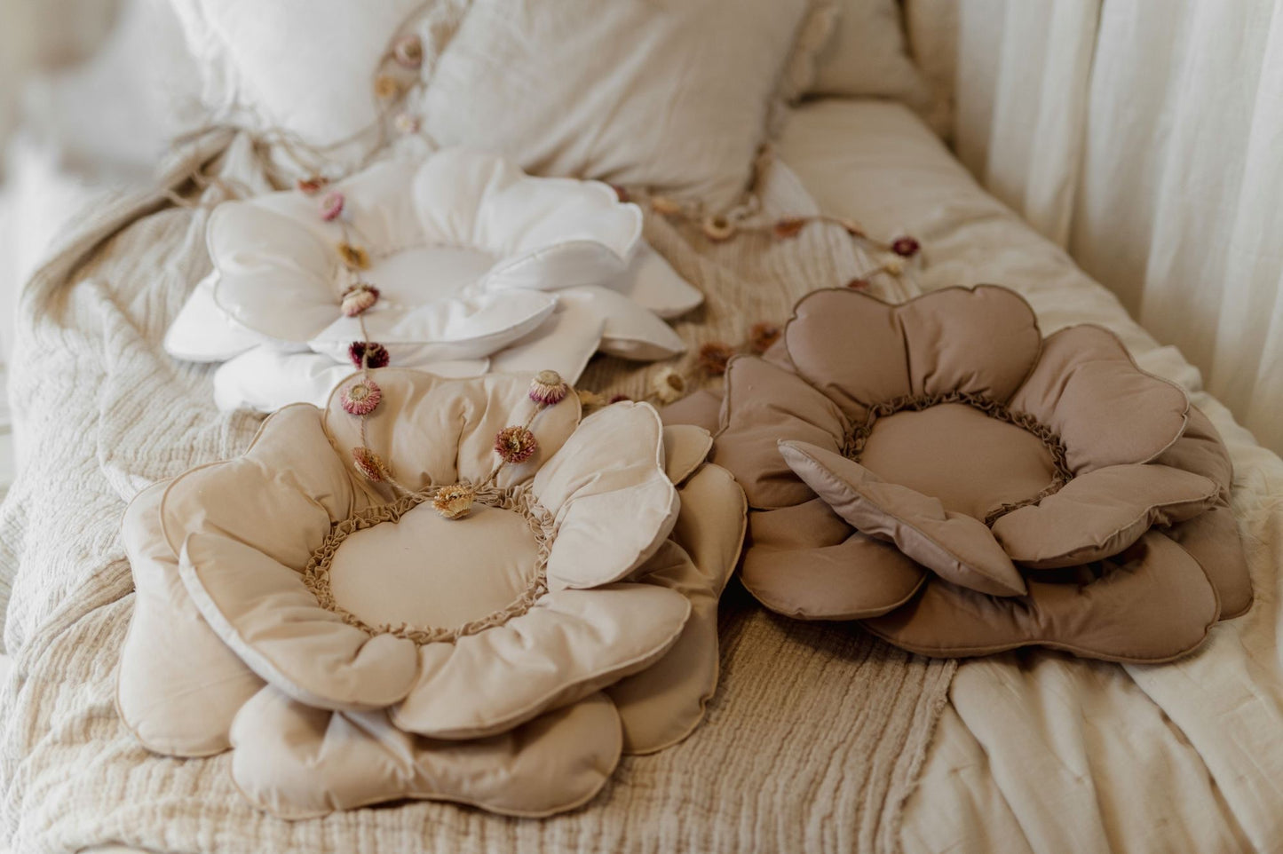 【PRE ORDER】Flower cushion BEIGE