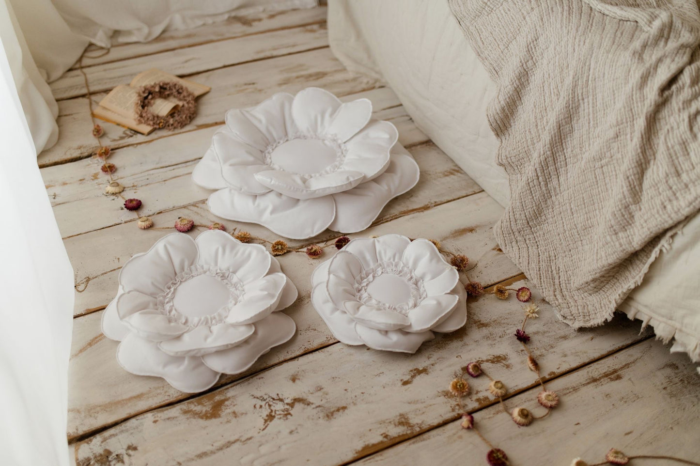 【PRE ORDER】Flower cushion WHITE