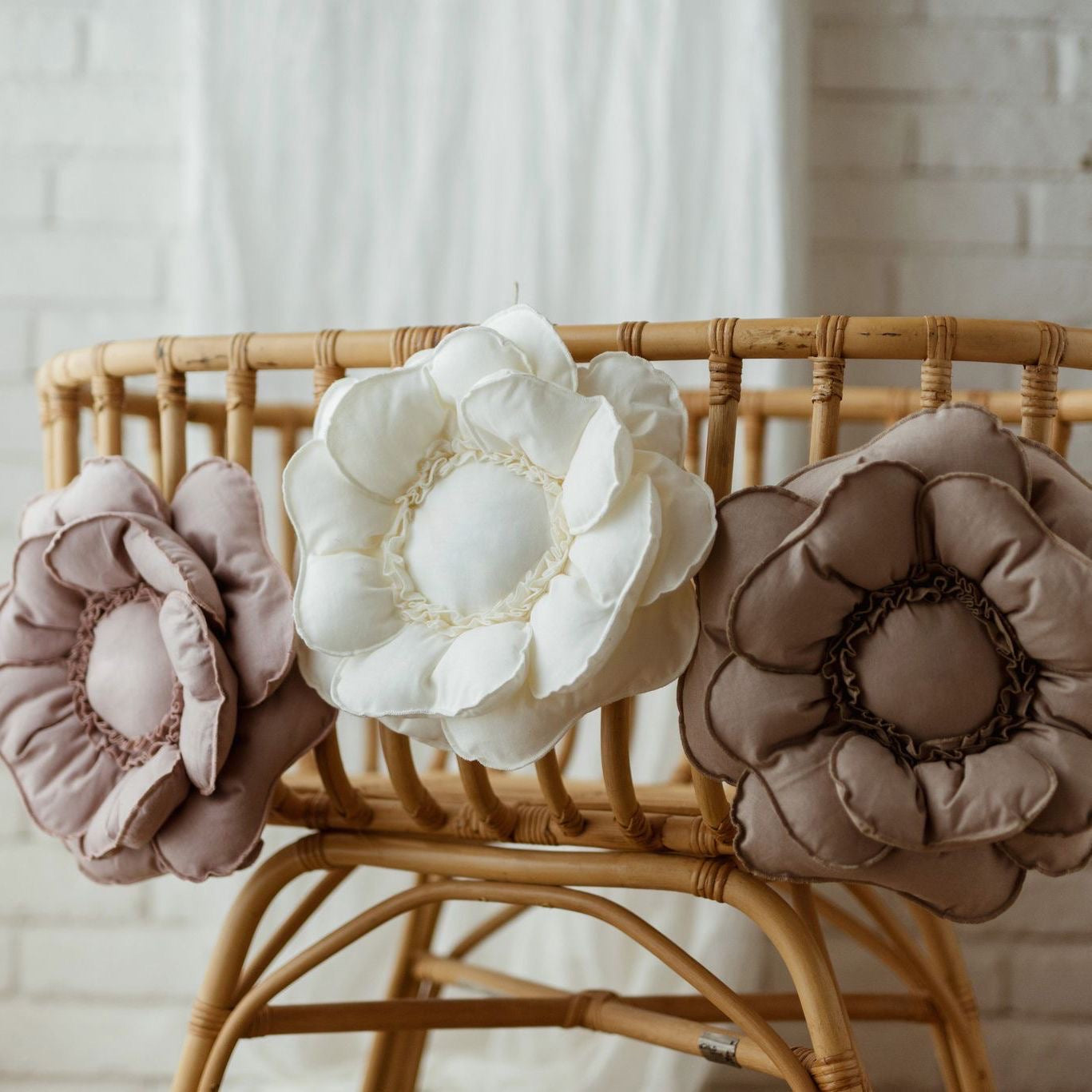 【PRE ORDER】Flower cushion WHITE