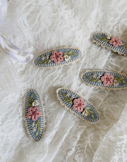 angela bon Hair clip