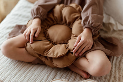 【PRE ORDER】Flower cushion CAMEL