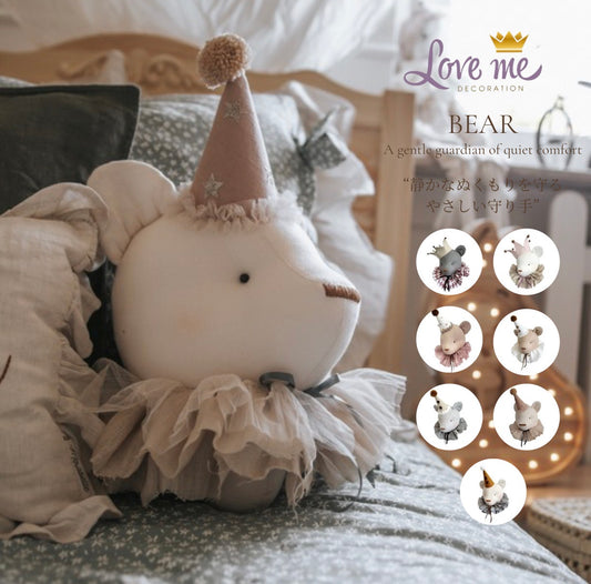 Bear with hatーA gentle guardian of quiet comfort